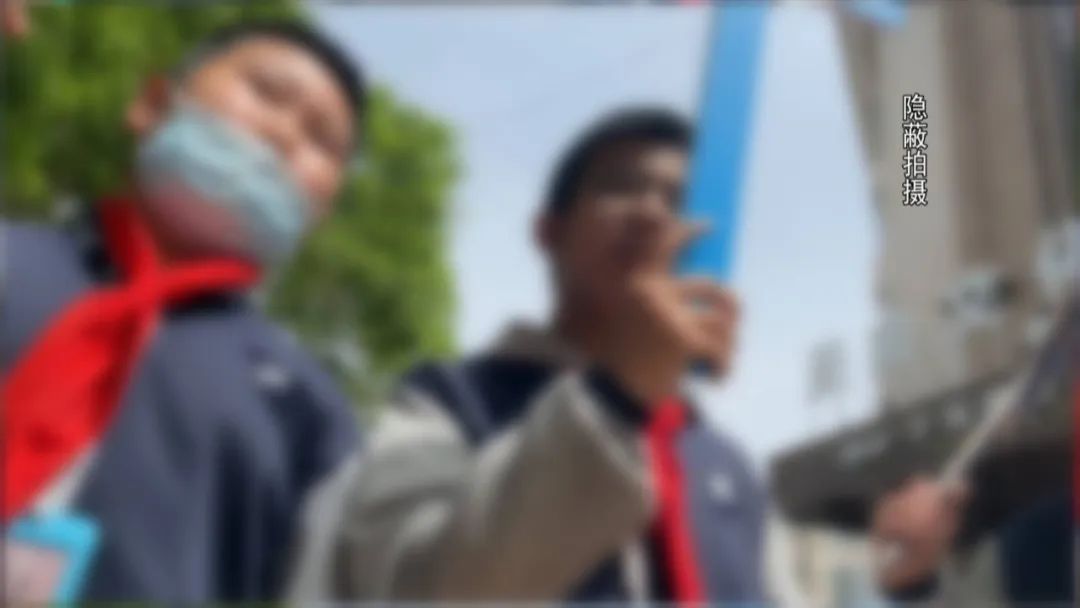 DƬ